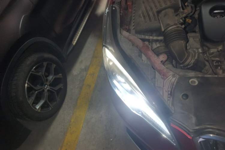Used Buick Envision 2017 20T Two-Wheel Drive Luxury Model Right Front Headlight