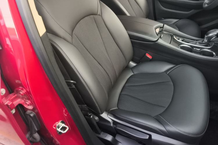 Used Buick Envision 2017 20T Two-Wheel-Drive Tech Edition Right Front Seat