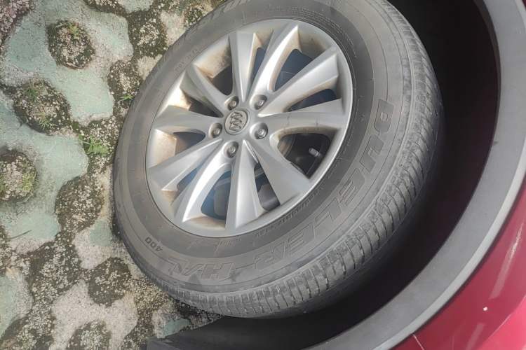 Used Buick Envision 2017 28T Four-Wheel Drive Elite Model Right Front Wheel Hub