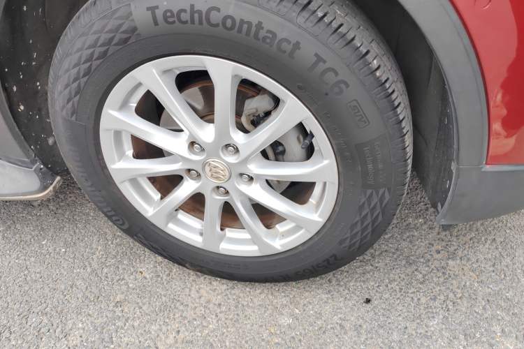 Used Buick Envision 2017 20T Two-Wheel Drive Luxury Model Right Front Wheel Hub