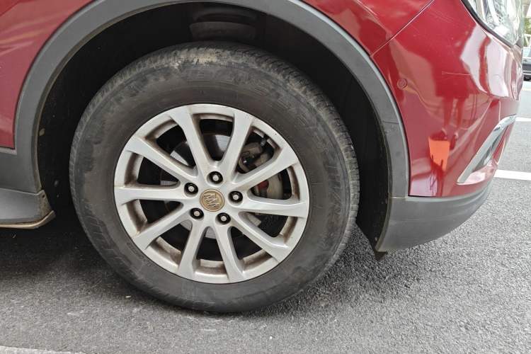 Used Buick Envision 2017 20T Two-Wheel Drive Luxury Model Right Front Wheel Hub
