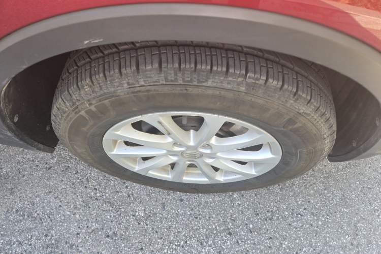 Used Buick Envision 2017 20T Two-Wheel-Drive Tech Edition Right Front Wheel Hub