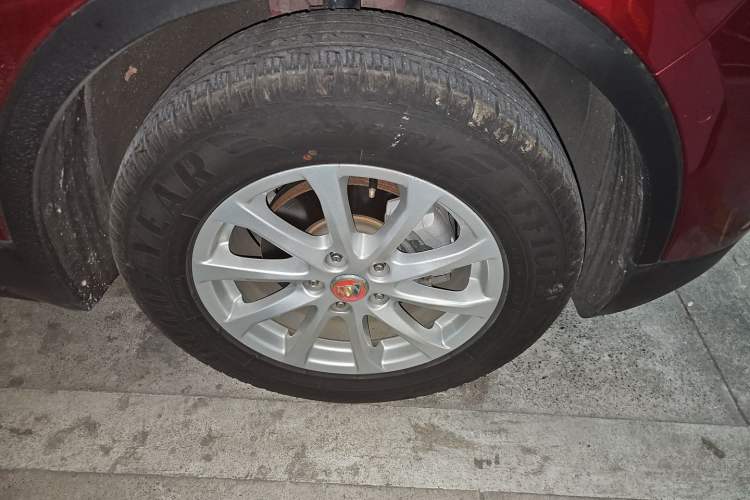 Used Buick Envision 2017 20T Two-Wheel Drive Luxury Model Right Front Wheel Hub