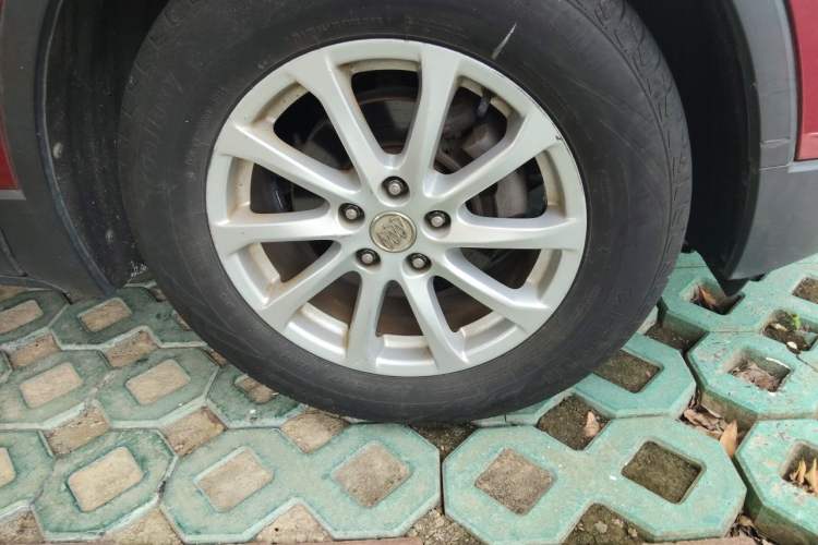 Used Buick Envision 2017 20T Two-Wheel Drive Elite Version Right Front Wheel Hub