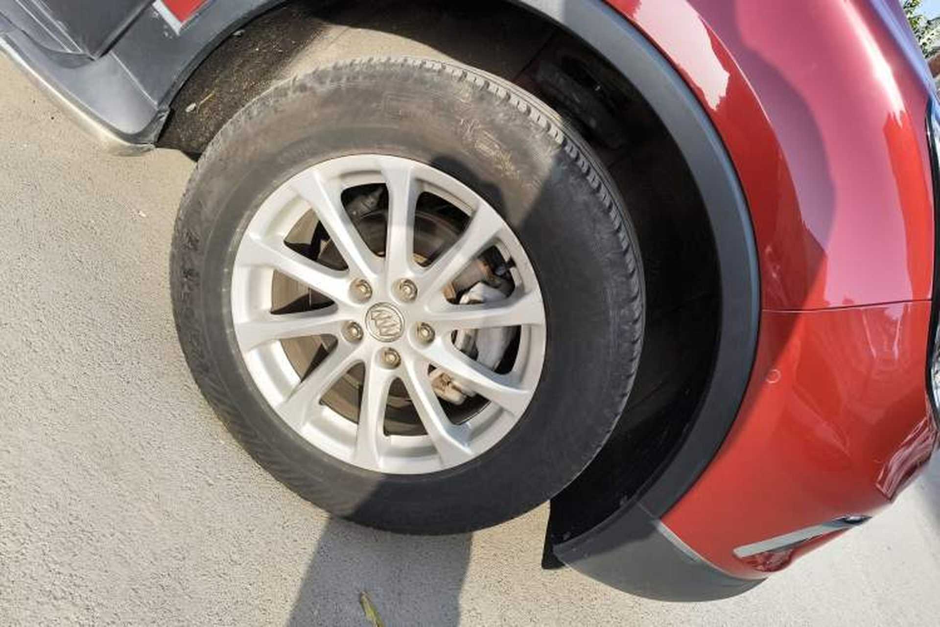 Used Buick Envision 2017 20T Two-Wheel Drive Luxury Model Right Front Wheel Hub
