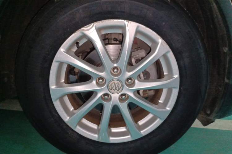 Used Buick Envision 2017 20T Two-Wheel Drive Luxury Model Right Front Wheel Hub