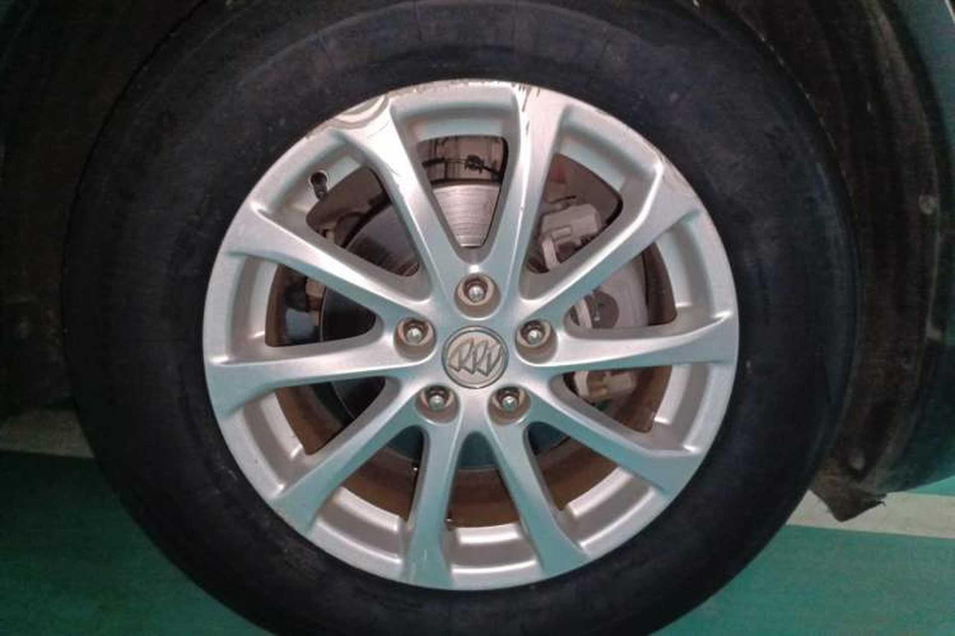 Used Buick Envision 2017 20T Two-Wheel Drive Luxury Model Right Front Wheel Hub