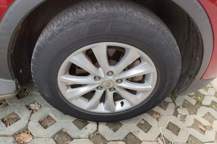 Used Buick Envision 2017 28T Four-Wheel Drive Elite Model Right Front Wheel Hub