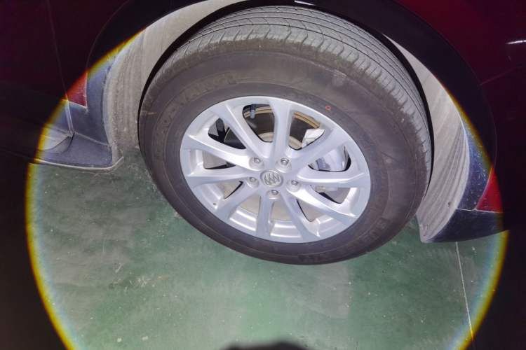 Used Buick Envision 2017 20T Two-Wheel Drive Luxury Model Right Front Wheel Hub