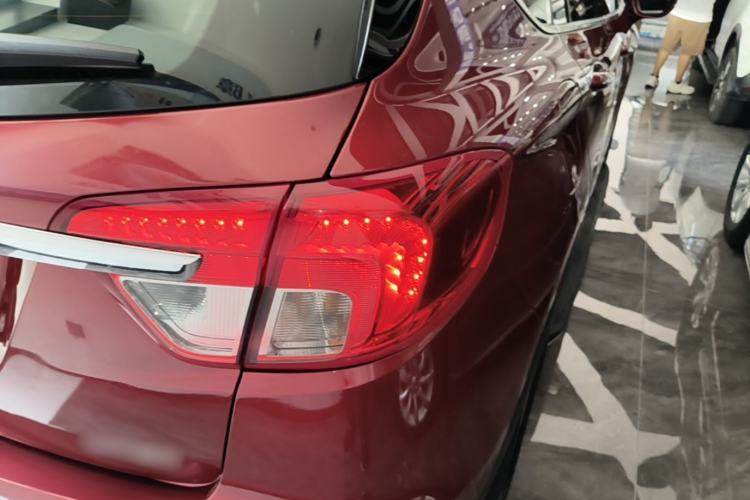 Used Buick Envision 2017 20T Two-Wheel Drive Elite Version Right Rear Taillight
