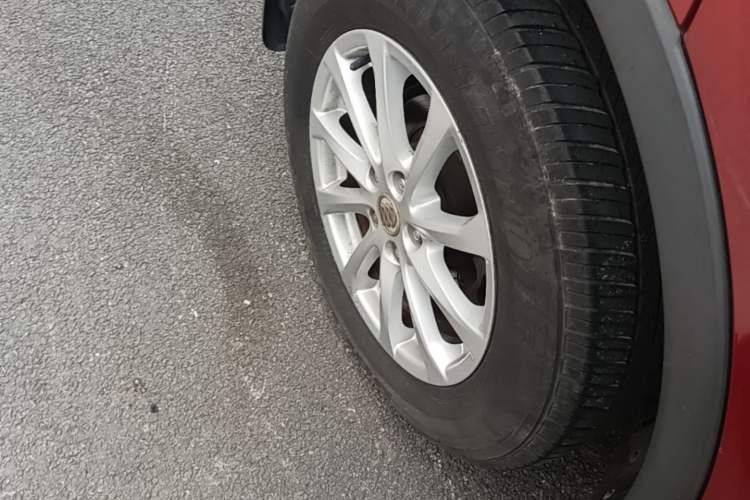 Used Buick Envision 2017 20T Two-Wheel-Drive Tech Edition Right Rear Wheel Hub
