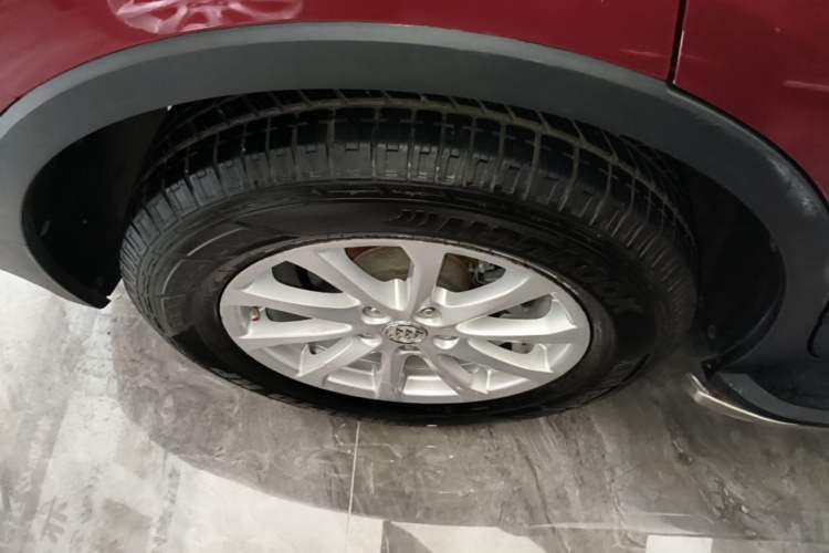 Used Buick Envision 2017 20T Two-Wheel Drive Elite Version Right Rear Wheel Hub