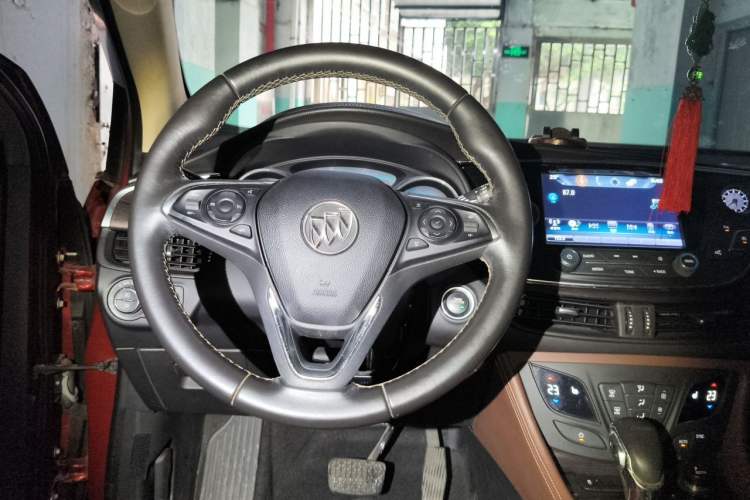Used Buick Envision 2017 20T Two-Wheel Drive Luxury Model Steering Wheel