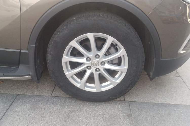 Used Buick Envision 2017 20T Two-Wheel Drive Elite Version Right Front Wheel Hub