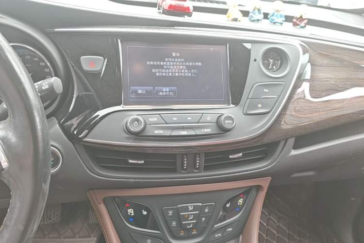 Used Buick Envision 2017 28T Four-Wheel Drive Elite Model Audio And AC Panel