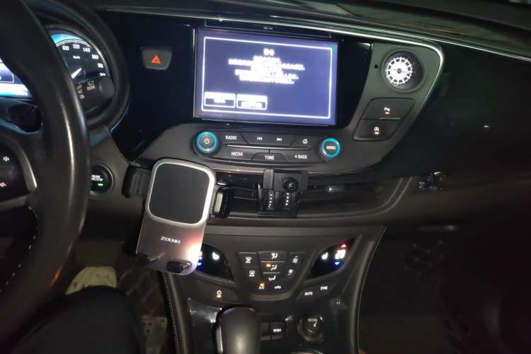 Used Buick Envision 2017 28T Four-Wheel Drive Elite Model Audio And AC Panel