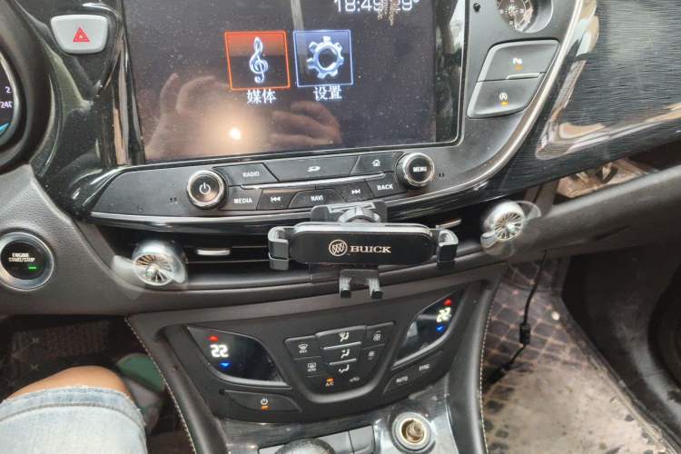 Used Buick Envision 2017 20T Two-Wheel Drive Elite Version Audio And AC Panel