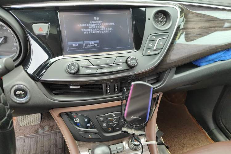 Used Buick Envision 2017 28T Four-Wheel Drive Luxury Model Audio And AC Panel
