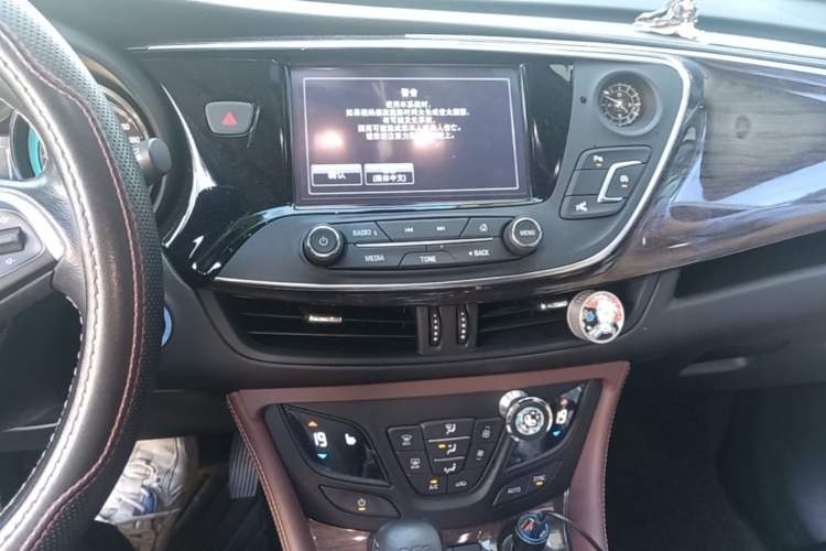 Used Buick Envision 2017 20T Two-Wheel Drive Luxury Model Audio And AC Panel