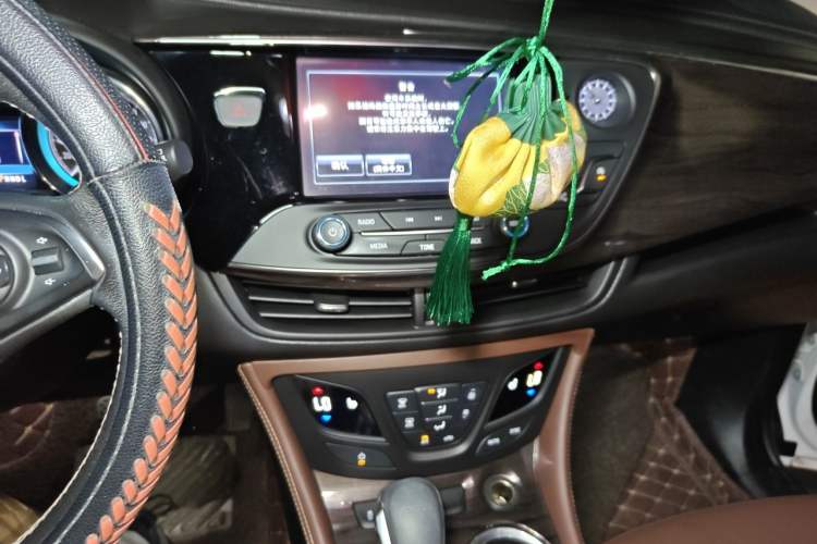 Used Buick Envision 2017 20T Two-Wheel Drive Luxury Model Audio And AC Panel