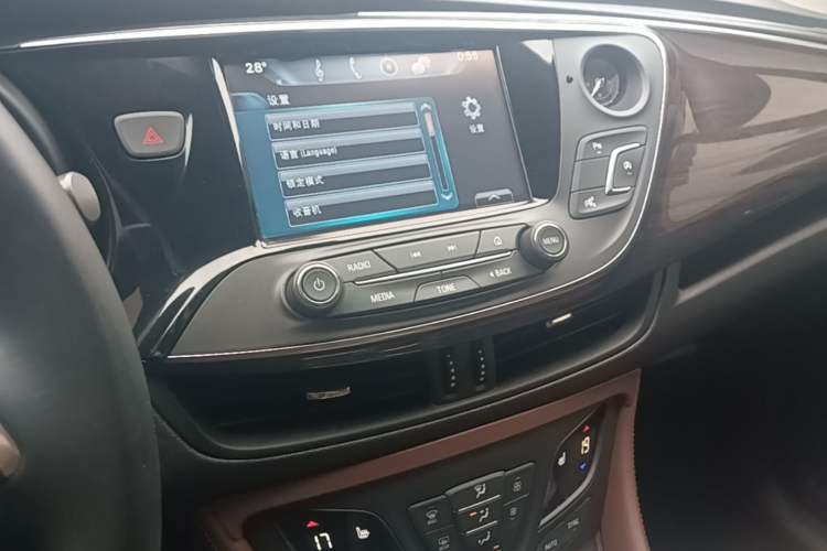 Used Buick Envision 2017 20T Two-Wheel Drive Luxury Model Audio And AC Panel
