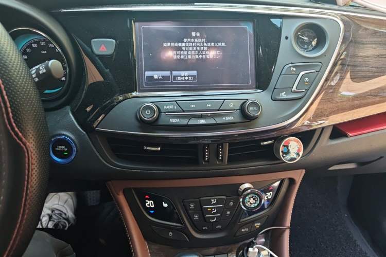 Used Buick Envision 2017 20T Two-Wheel Drive Luxury Model Audio And AC Panel