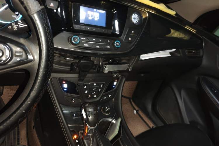 Used Buick Envision 2017 20T Two-Wheel Drive Leading Version Audio And AC Panel