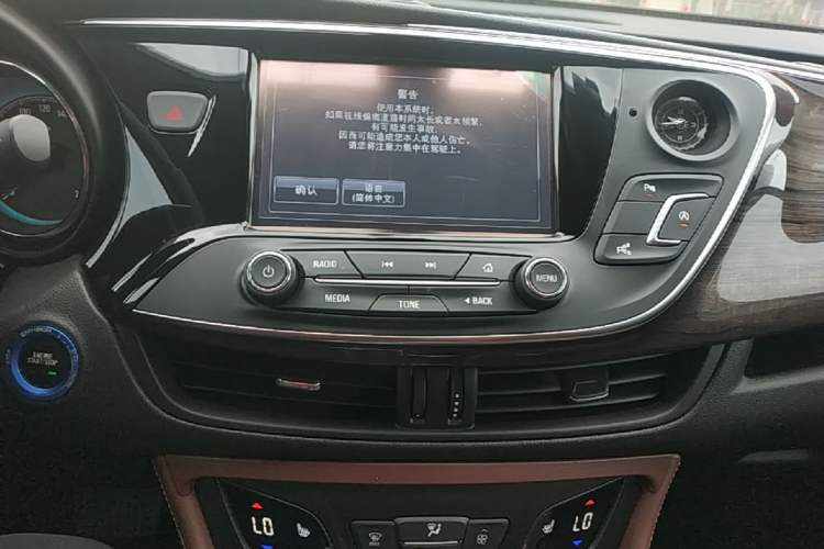 Used Buick Envision 2017 20T Two-Wheel Drive Luxury Model Audio And AC Panel
