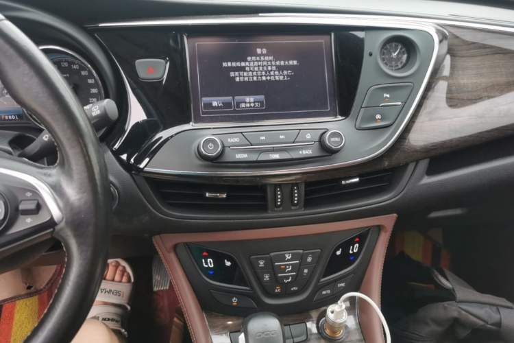 Used Buick Envision 2017 20T Two-Wheel Drive Elite Version Audio And AC Panel