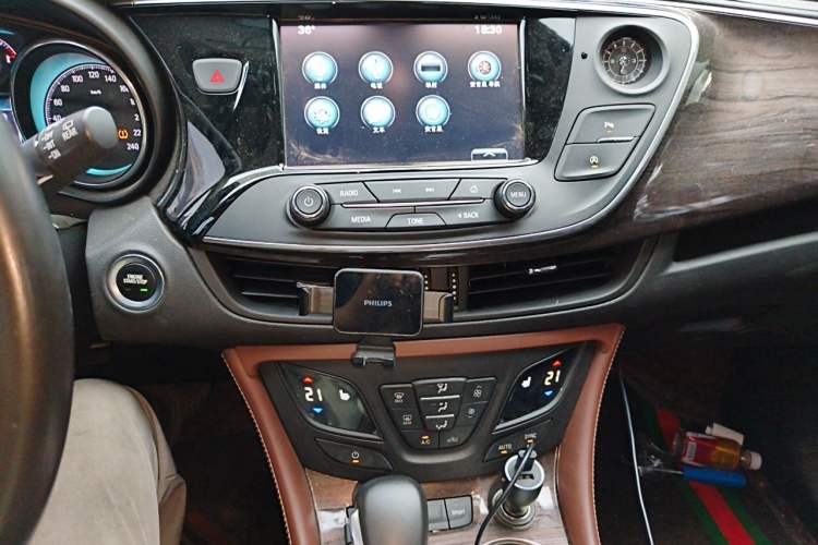 Used Buick Envision 2017 28T Four-Wheel Drive Elite Model Audio And AC Panel