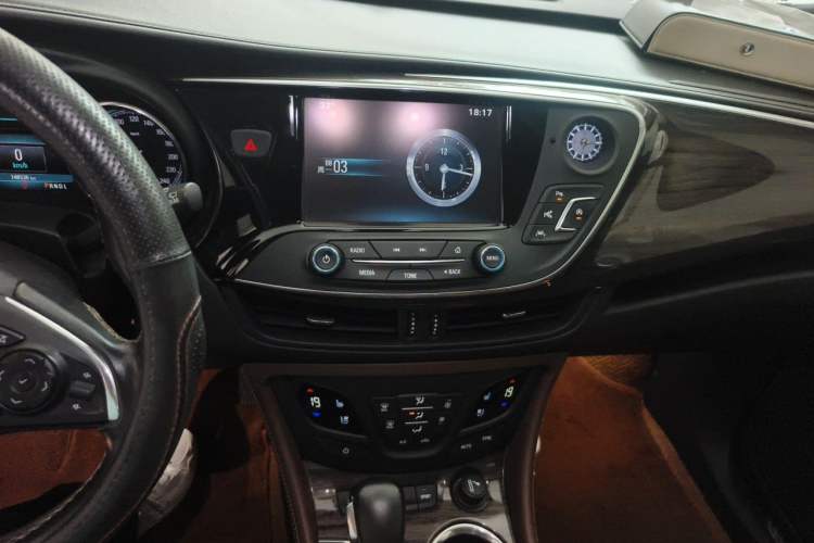 Used Buick Envision 2017 28T Four-Wheel Drive Luxury Model Audio And AC Panel