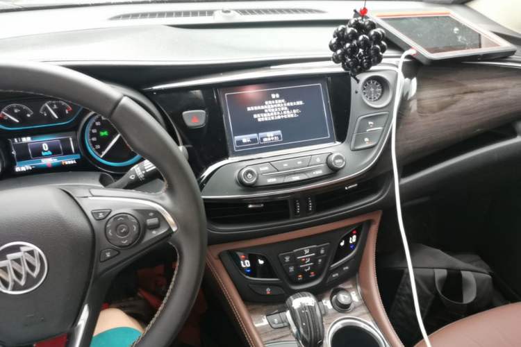 Used Buick Envision 2017 28T Four-Wheel Drive Elite Model Center Console