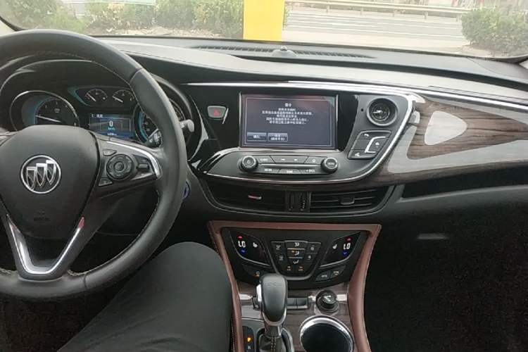 Used Buick Envision 2017 20T Two-Wheel Drive Luxury Model Center Console
