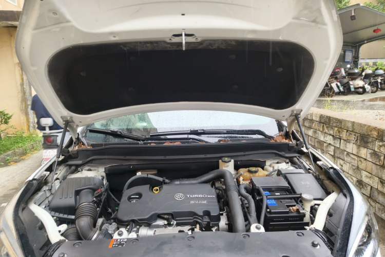 Used Buick Envision 2017 20T Two-Wheel Drive Elite Version Engine Bay