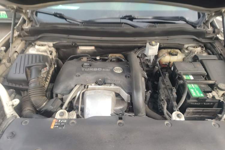 Used Buick Envision 2017 28T Four-Wheel Drive Elite Model Engine Bay