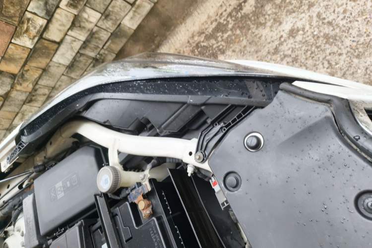 Used Buick Envision 2017 20T Two-Wheel Drive Elite Version Engine Bay Left