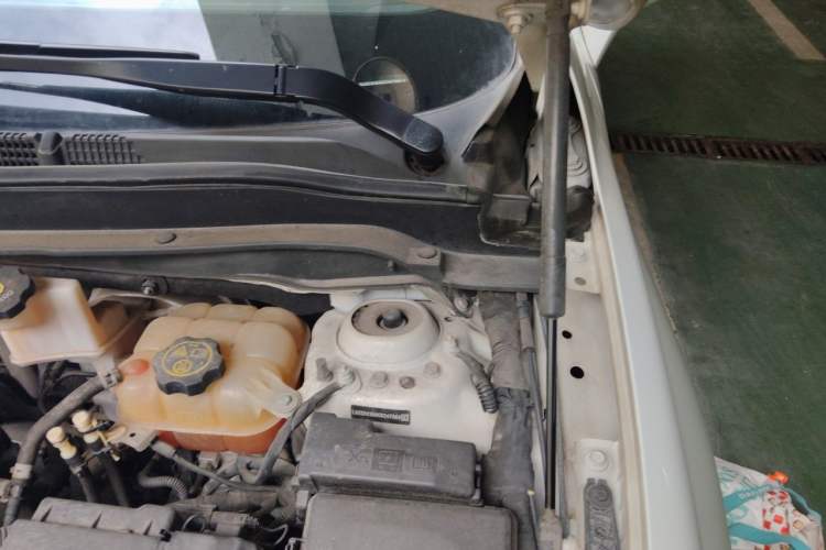 Used Buick Envision 2017 20T Two-Wheel Drive Elite Version Engine Bay Left