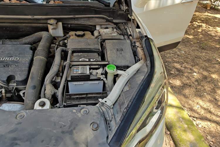 Used Buick Envision 2017 20T Two-Wheel Drive Luxury Model Engine Bay Left