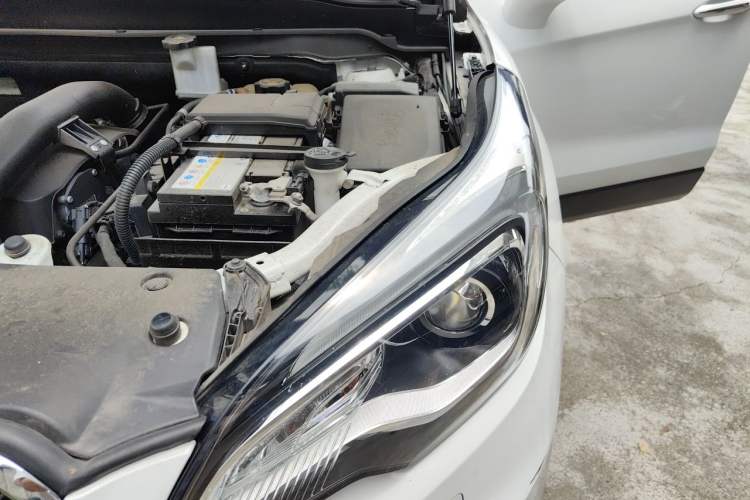 Used Buick Envision 2017 28T Four-Wheel Drive Luxury Model Engine Bay Left