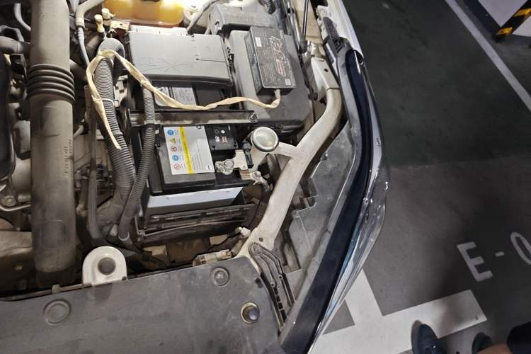 Used Buick Envision 2017 20T Two-Wheel Drive Luxury Model Engine Bay Left