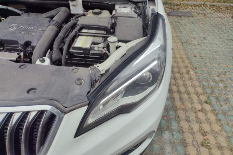 Used Buick Envision 2017 20T Two-Wheel Drive Elite Version Engine Bay Left