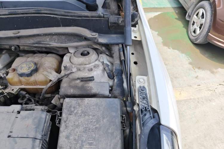 Used Buick Envision 2017 20T Two-Wheel Drive Elite Version Engine Bay Left