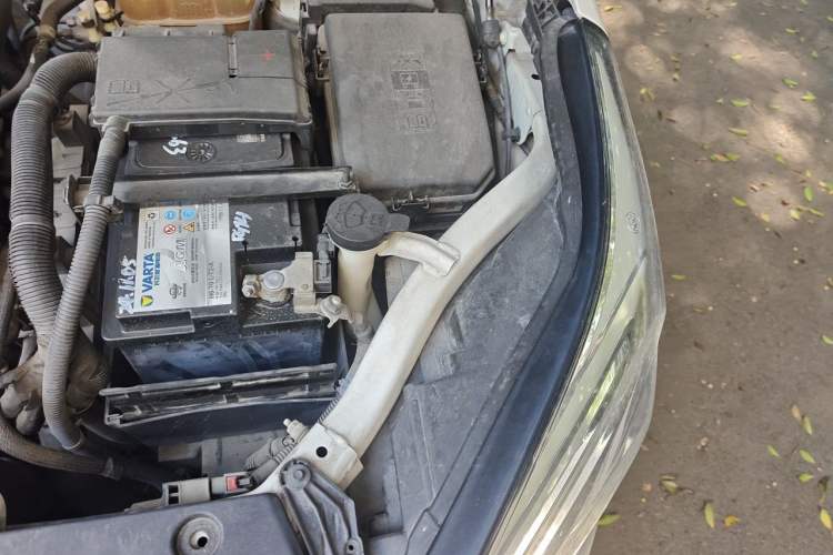 Used Buick Envision 2017 20T Two-Wheel Drive Luxury Model Engine Bay Left