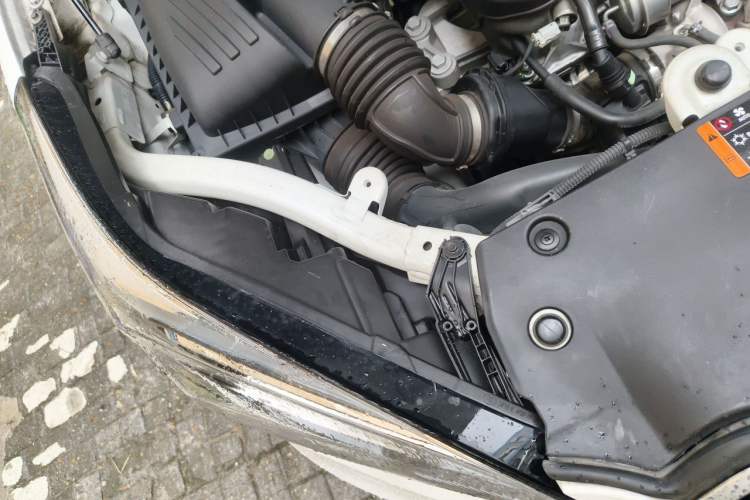 Used Buick Envision 2017 20T Two-Wheel Drive Elite Version Engine Bay Right
