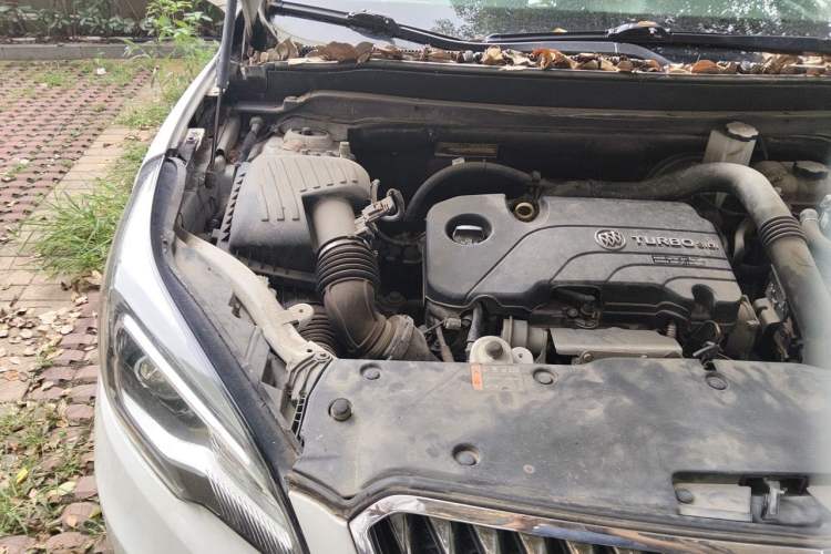 Used Buick Envision 2017 20T Two-Wheel Drive Elite Version Engine Bay Right