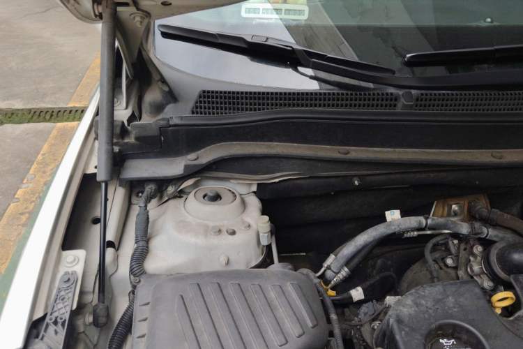 Used Buick Envision 2017 20T Two-Wheel Drive Elite Version Engine Bay Right