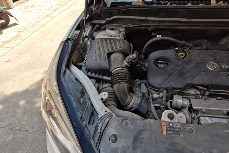 Used Buick Envision 2017 20T Two-Wheel Drive Luxury Model Engine Bay Right