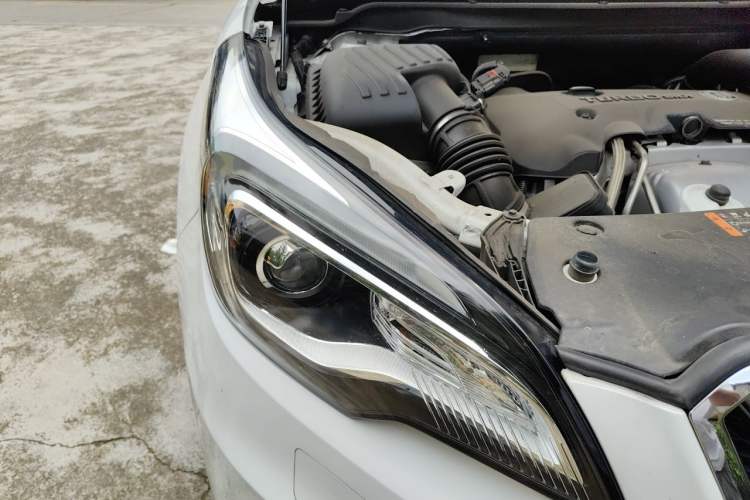 Used Buick Envision 2017 28T Four-Wheel Drive Luxury Model Engine Bay Right