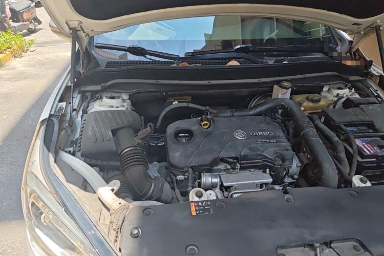 Used Buick Envision 2017 20T Two-Wheel Drive Luxury Model Engine Bay Right