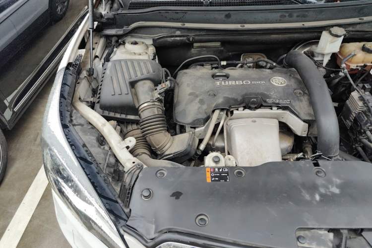 Used Buick Envision 2017 28T Four-Wheel Drive Elite Model Engine Bay Right